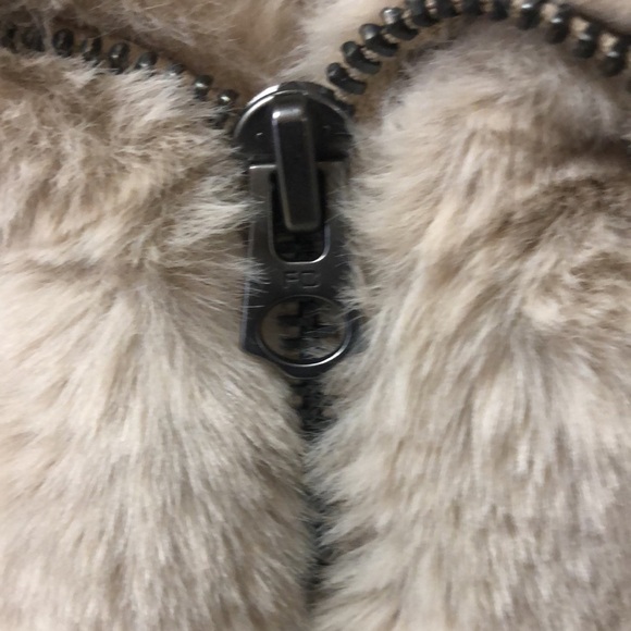 NWT BEAUTIFUL faux fur jacket - Picture 9 of 15